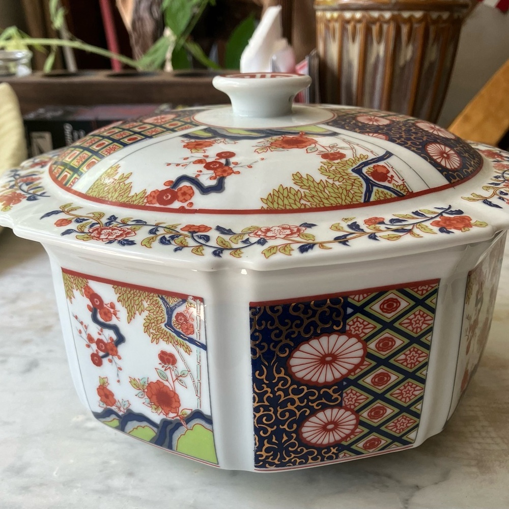 Imari Covered Vegetable Bowl